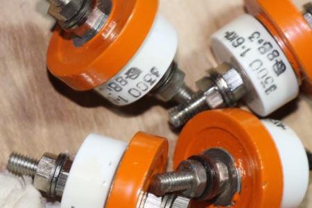 真空開關(guān)管的氣密絕緣系統(tǒng)、屏蔽系統(tǒng)以及導電系統(tǒng)