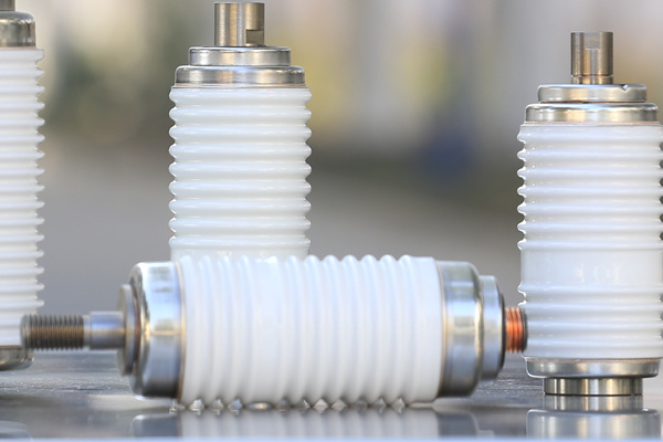 怎樣解決真空滅弧室的漏氣問(wèn)題？